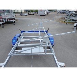 Remorque porte bateau transport avec inclinaison